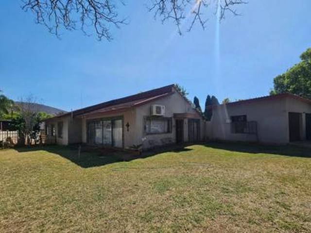 4 bedroom family with separate flatl.