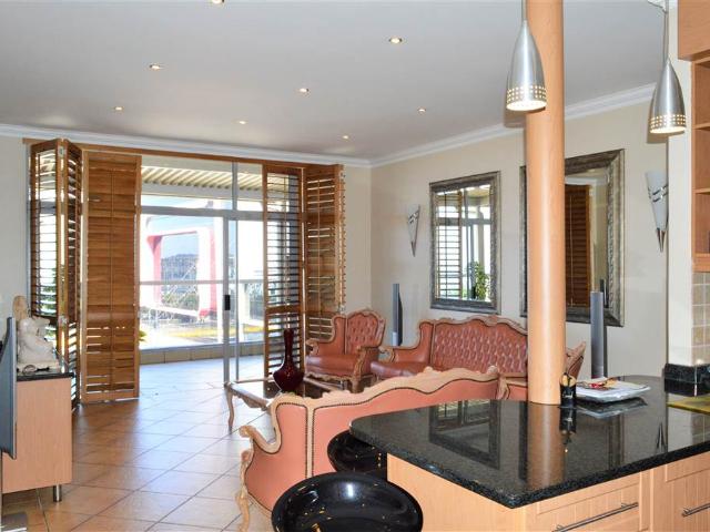 4 Bedroom Flat in Umhlanga Rocks