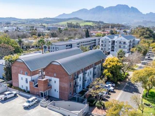 4 Bedroom Flat in Stellenbosch Central
