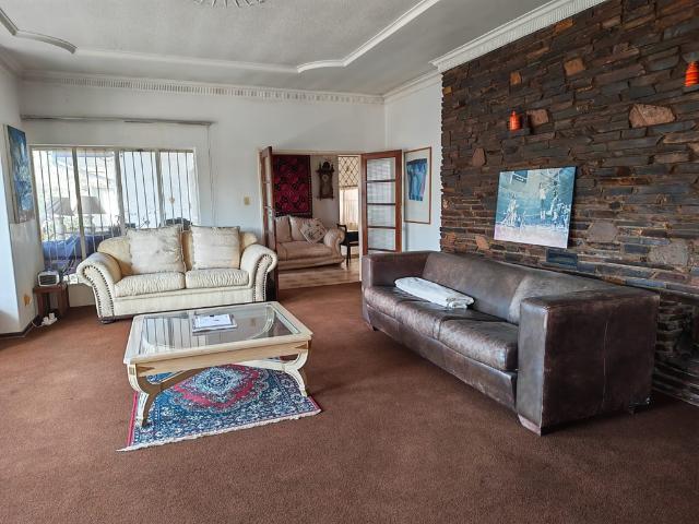 4 Bedroom Freehold For Sale in Glenhazel