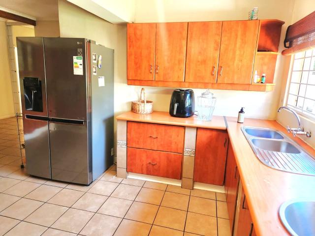 4 Bedroom Freehold For Sale in Doringkloof