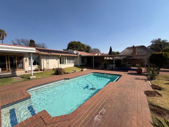 4 Bedroom Freehold For Sale in Dalpark
