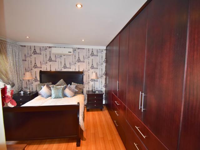 4 Bedroom Freehold For Sale in Jim Fouchepark