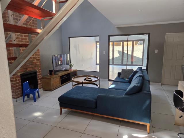 4 Bedroom Freehold For Sale in Waterval East