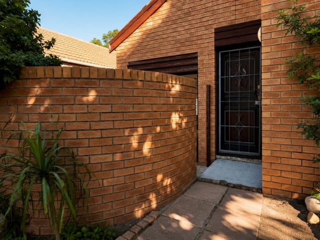 4 Bedroom Freestanding To Let in Table View