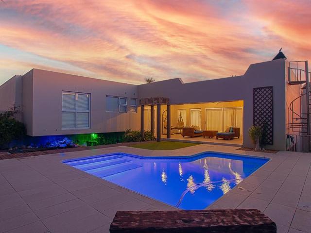 4 Bedroom Freestanding To Let in Melkbosstrand Central