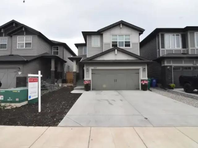 4 Bedroom House Cochrane AB 104257298