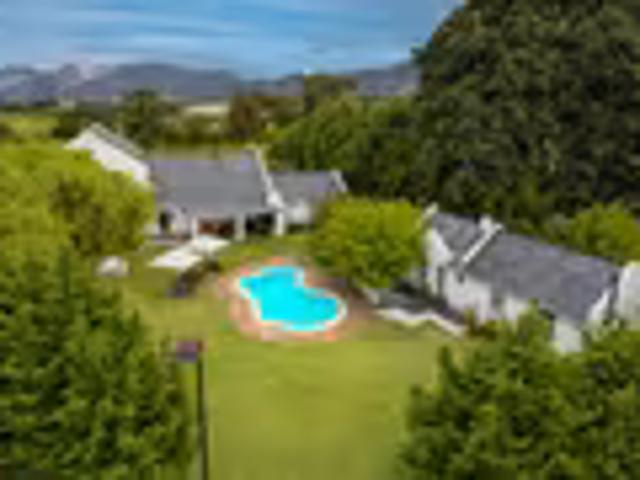 4 Bedroom House Constantia Constantia 103687690