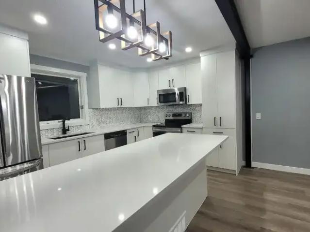 4 Bedroom House Calgary AB 100839570