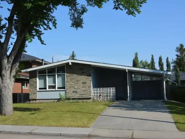 4 Bedroom House Calgary AB 101584345