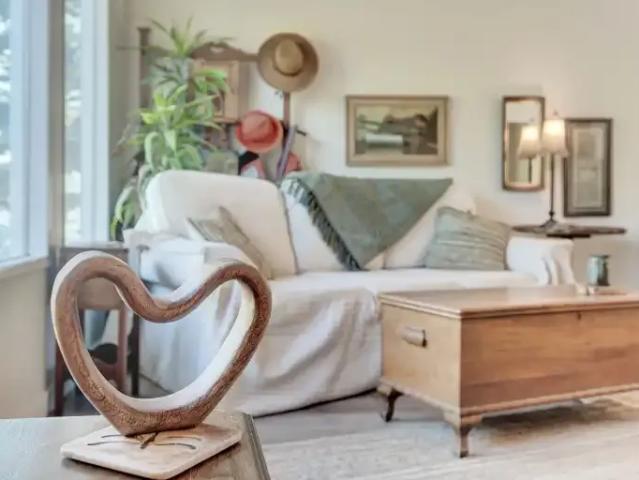 4 Bedroom House Calgary AB 101687659