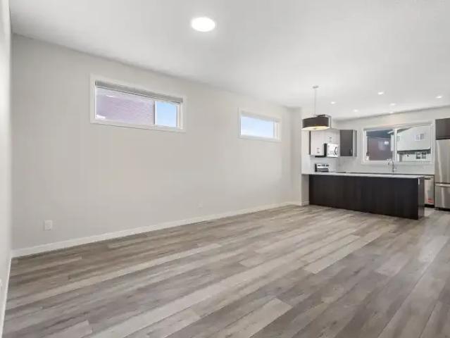 4 Bedroom House Calgary AB 101826869