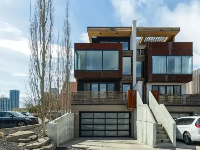 4 Bedroom House Calgary AB 102434435