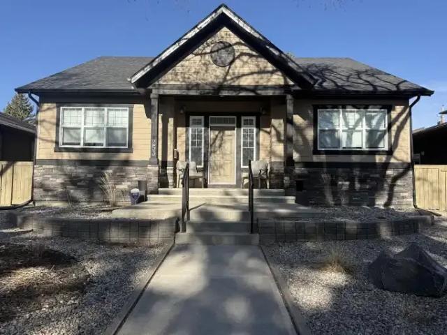 4 Bedroom House Calgary AB 102468272