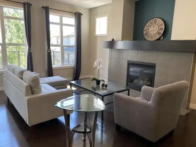 4 Bedroom House Calgary AB 102658552