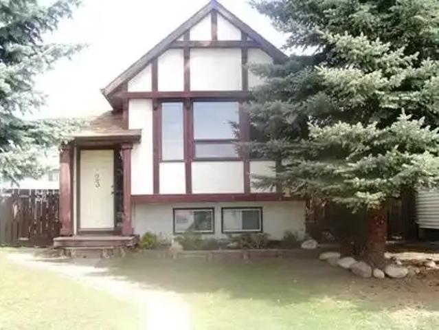 4 Bedroom House Calgary AB 102658564