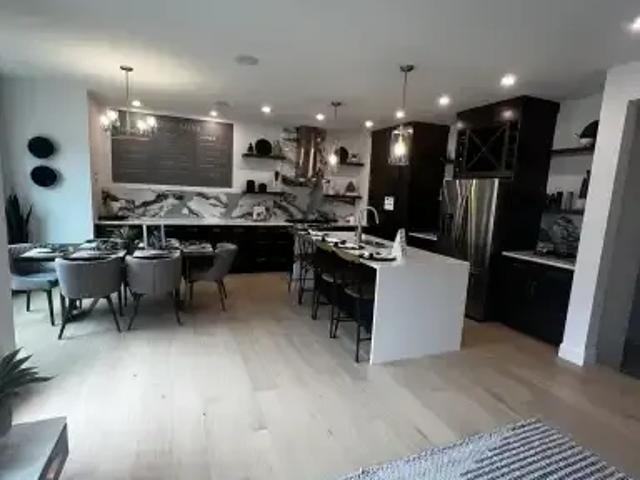 4 Bedroom House Calgary AB 102715381