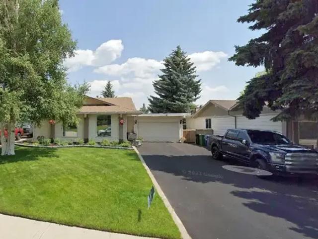 4 Bedroom House Calgary AB 102752605