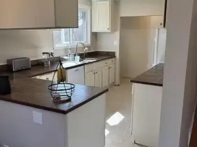 4 Bedroom House Calgary AB 102846560