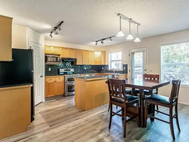 4 Bedroom House Calgary AB 102915165