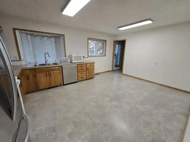 4 Bedroom House Calgary AB 102272655