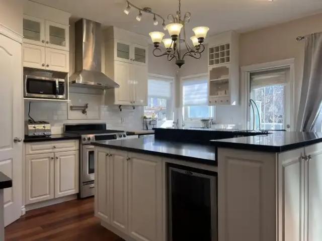 4 Bedroom House Calgary AB 103424722