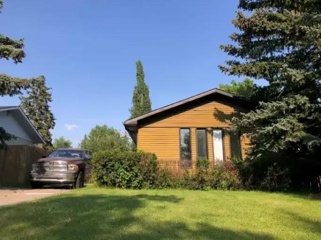 4 Bedroom House Calgary AB 104535558