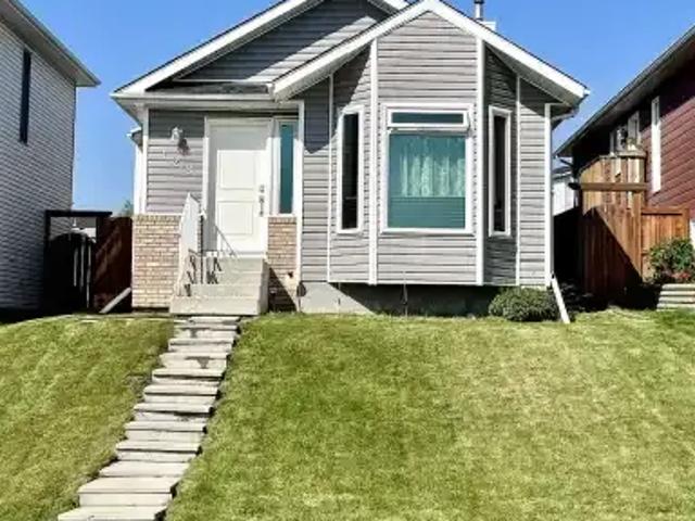 4 Bedroom House Calgary AB 104638318