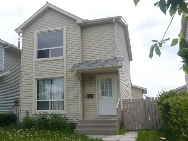 4 Bedroom House Calgary AB 104711352