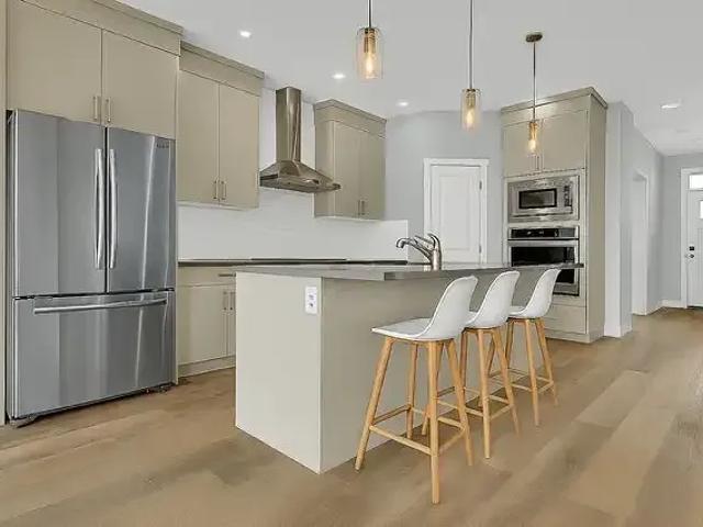 4 Bedroom House Calgary AB 104824376