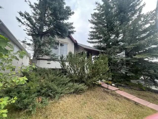 4 Bedroom House Calgary AB 104863823