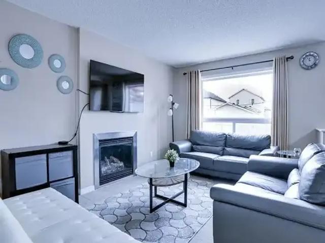 4 Bedroom House Calgary AB 104888762