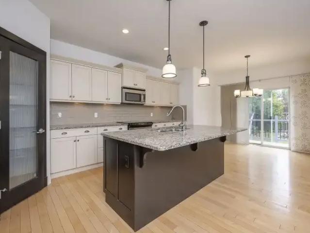 4 Bedroom House Calgary AB 104972437