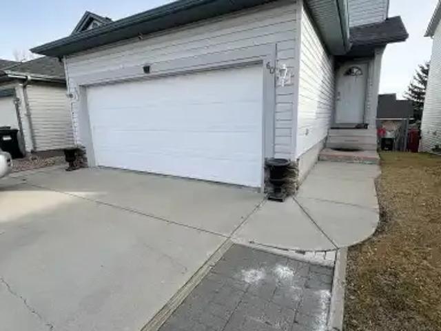 4 Bedroom House Calgary AB 104178794