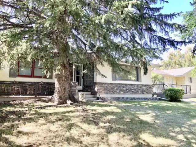 4 Bedroom House Calgary AB 104178984