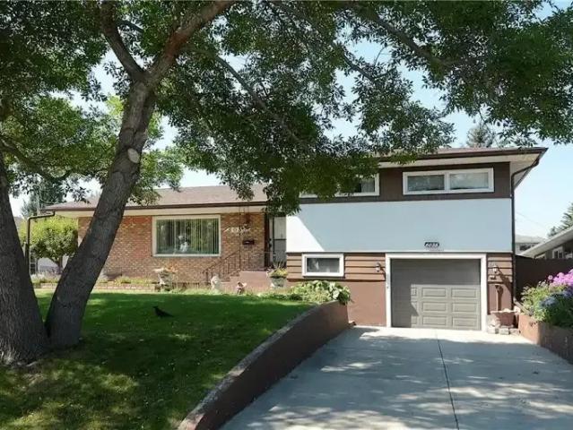 4 Bedroom House Calgary AB 104180021