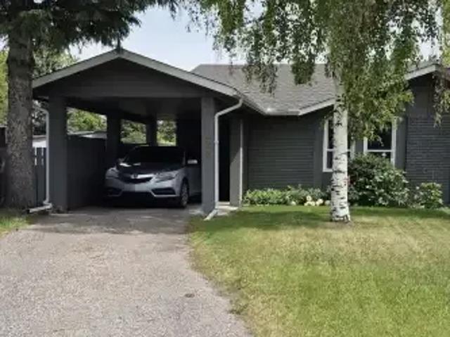 4 Bedroom House Calgary AB 104180310