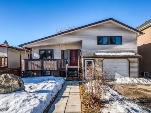 4 Bedroom House Calgary AB 104180311