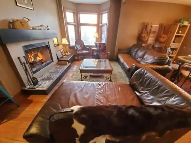 4 Bedroom House Calgary AB 104180378