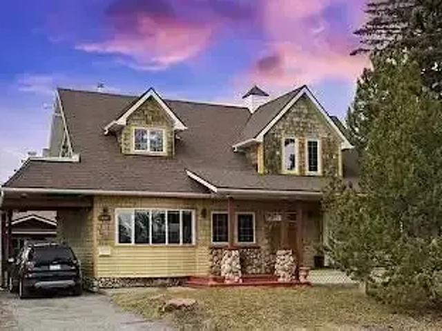 4 Bedroom House Calgary AB 104181470