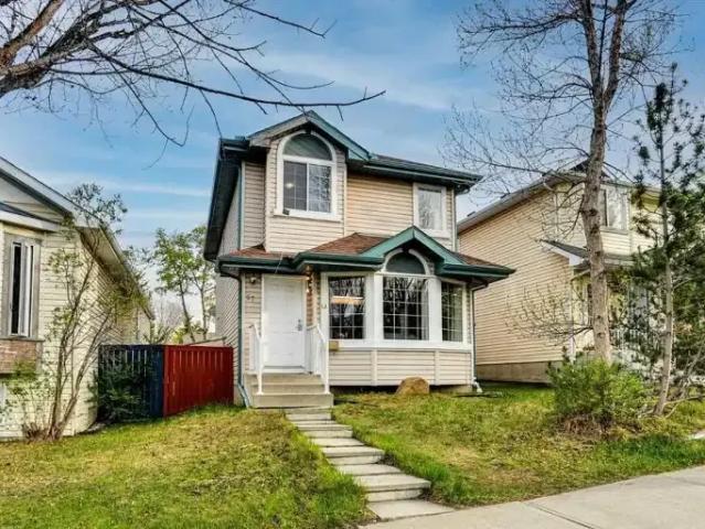 4 Bedroom House Calgary AB 104181954