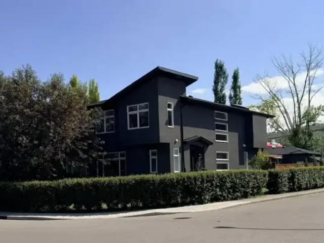 4 Bedroom House Calgary AB 104181980