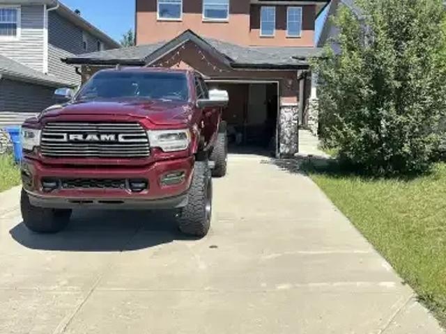 4 Bedroom House Calgary AB 104181388