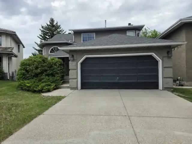 4 Bedroom House Calgary AB 104182542