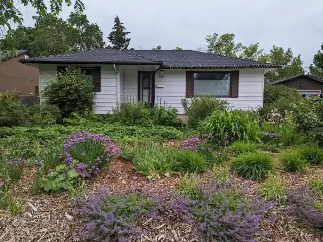 4 Bedroom House Calgary AB 104182755