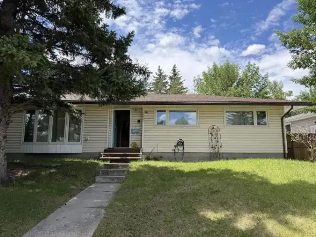 4 Bedroom House Calgary AB 104182079