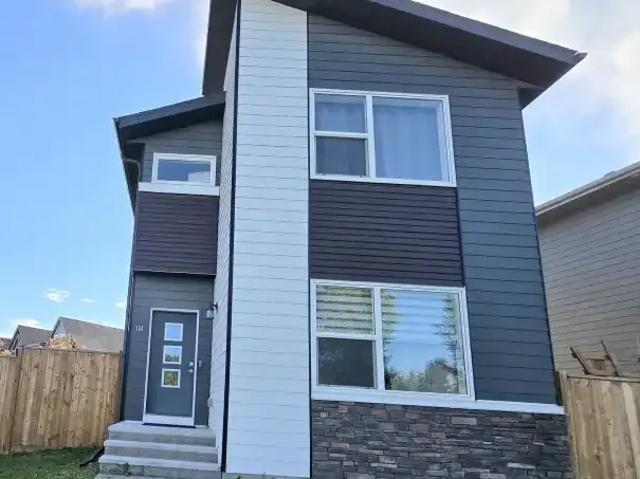 4 Bedroom House Calgary AB 104182357
