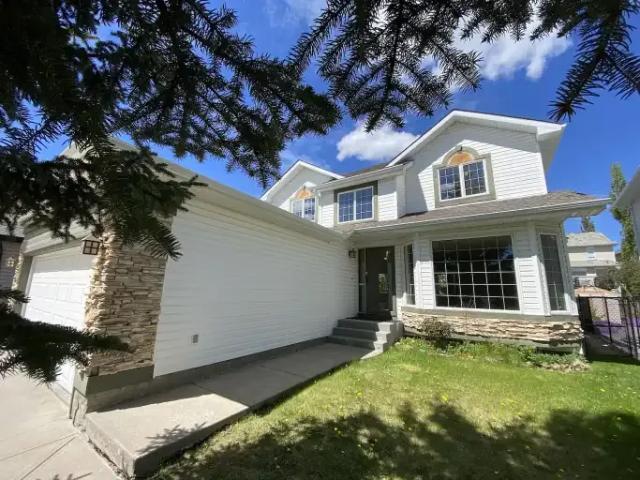 4 Bedroom House Calgary AB 104224370