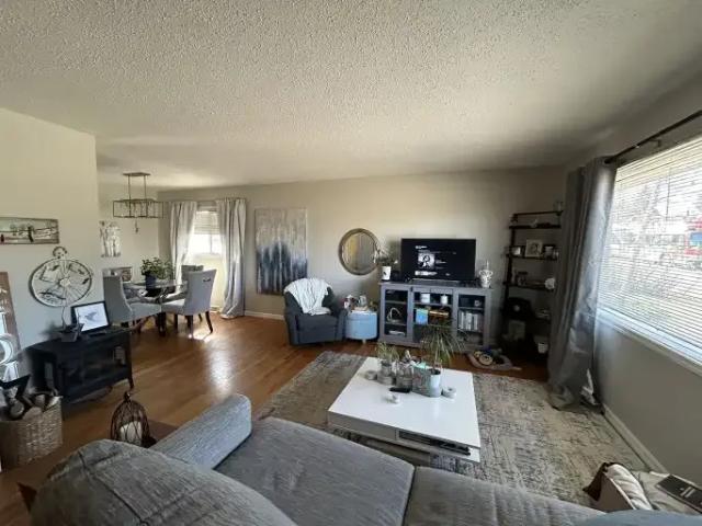 4 Bedroom House Calgary AB 104257275