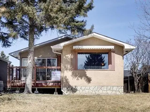 4 Bedroom House Calgary AB 104257331